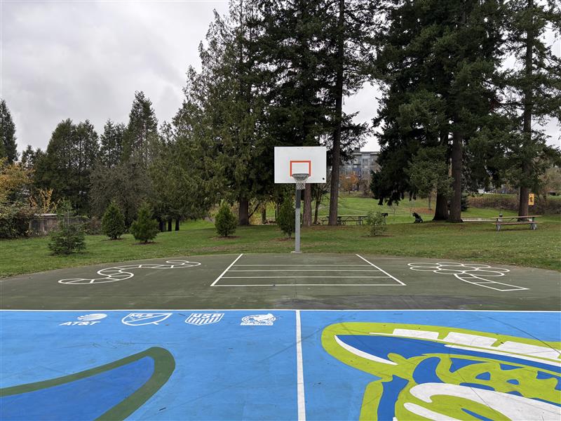 Kids basketball hoop at Othello Park